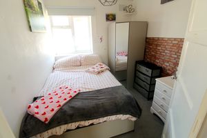 Bedroom- click for photo gallery